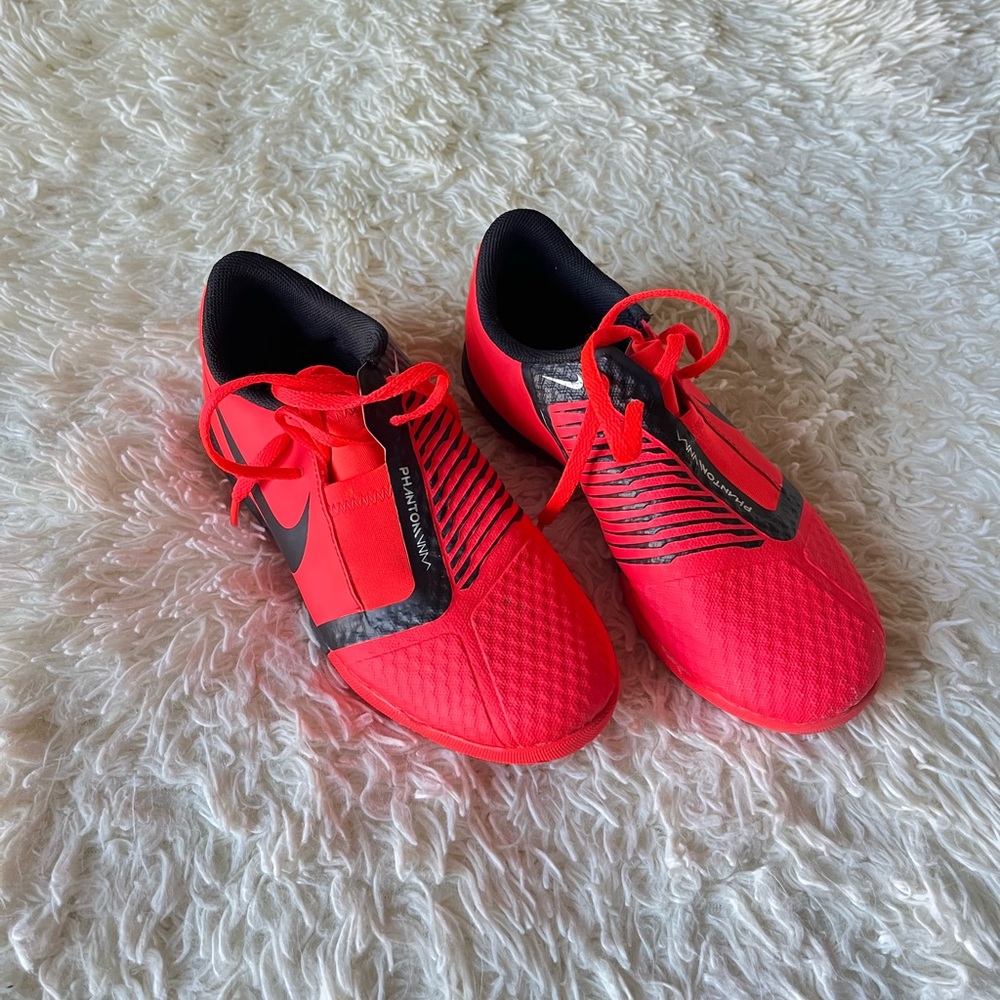 Nike Indoor soccer shoes Big Boys